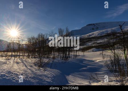 Straße von Sjusnes nach Ramfjordbotn Banque D'Images