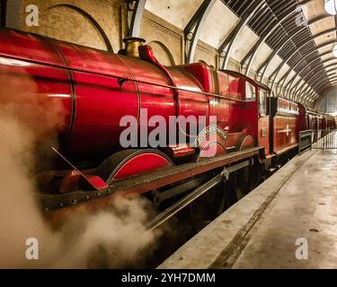 Poudlard Express dans une gare de Kings Cross Banque D'Images