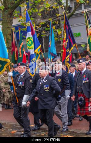 Preston, Lancashire. 10 novembre 2024. Défilé du dimanche du souvenir et dépôt de couronne dans le marché du drapeau du centre-ville. Une célébration pour se souvenir et honorer les morts de la guerre mondiale et d'autres conflits. Crédit ; MediaWordlImages/AlamyLiveNews Banque D'Images