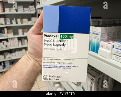 PRADAXA médicament avec Dabigatran etexilate substance active de Boehringer Ingelheim, utilisé pour la prévention des accidents vasculaires cérébraux, fibrillation auriculaire, caillot sanguin Banque D'Images