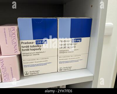 PRADAXA médicament avec Dabigatran etexilate substance active de Boehringer Ingelheim, utilisé pour la prévention des accidents vasculaires cérébraux, fibrillation auriculaire, caillot sanguin Banque D'Images