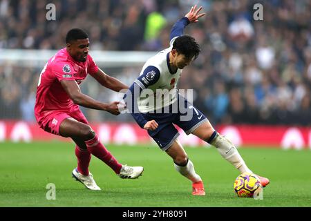 Heung-min (à droite), fils de Tottenham Hotspur, et Ben Johnson d'Ipswich Town se battent pour le ballon lors du match de premier League au Tottenham Hotspur Stadium, à Londres. Date de la photo : dimanche 10 novembre 2024. Banque D'Images