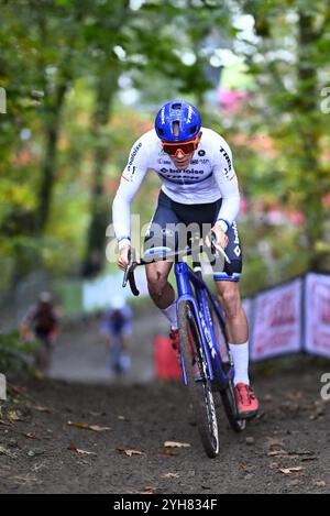 Lokeren, Belgique. 10 novembre 2024. Le belge Thibau Nys photographié en action lors de la course masculine élite du cyclocross 'Rapencross' à Lokeren, la deuxième course du X2O Badkamers Trophy, dimanche 10 novembre 2024. BELGA PHOTO JASPER JACOBS crédit : Belga News Agency/Alamy Live News Banque D'Images