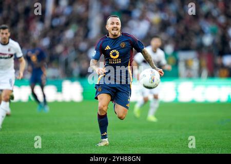 Rome, Italie. 10 novembre 2024. Angelino de L'AS Roma lors du match de Serie A Enilive entre L'AS Roma et le Bologna FC au Stadio Olimpico le 10 novembre 2024 à Rome, Italie. Crédit : Giuseppe Maffia/Alamy Live News Banque D'Images