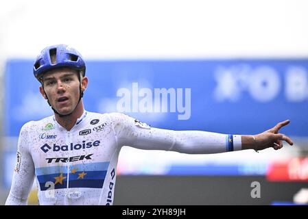 Lokeren, Belgique. 10 novembre 2024. Le belge Thibau Nys photographié après avoir franchi la ligne d'arrivée de la course d'élite masculine du cyclocross 'Rapencross' à Lokeren, la deuxième course du X2O Badkamers Trophy, . BELGA PHOTO JASPER JACOBS crédit : Belga News Agency/Alamy Live News Banque D'Images