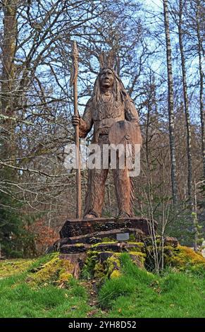 'Native American sculpture' par Peter Bowsher 2016. Jardin botanique de Dawyck, Stobo, près de Peebles, Scottish Borders, Écosse, Kimgdom Uni, Europe. Banque D'Images