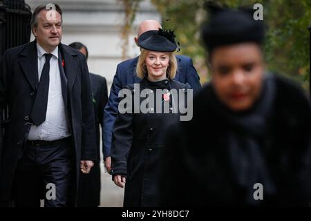 Downing Street, Londres, Royaume-Uni, 10 novembre 2024. Liz Truss, ancienne première ministre du Royaume-Uni et ancienne chef du Parti conservateur. Des politiciens, y compris d'anciens premiers ministres, sont vus marcher dans Downing Street en route pour assister à la cérémonie du dimanche du souvenir à Whitehall à Westminster. Crédit : Imageplotter/Alamy Live News Banque D'Images