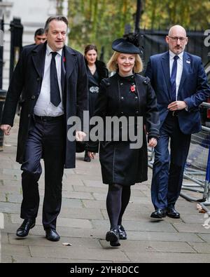 Downing Street, Londres, Royaume-Uni, 10 novembre 2024. Liz Truss, ancienne première ministre du Royaume-Uni et ancienne chef du Parti conservateur. Des politiciens, y compris d'anciens premiers ministres, sont vus marcher dans Downing Street en route pour assister à la cérémonie du dimanche du souvenir à Whitehall à Westminster. Crédit : Imageplotter/Alamy Live News Banque D'Images