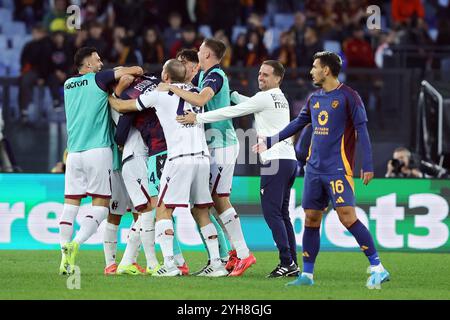 Rome, Italie. 10 novembre 2024. Les joueurs de Bologne célèbrent la victoire à la fin du championnat italien Serie A match de football entre L'AS Roma et le Bologna FC le 10 novembre 2024 au Stadio Olimpico à Rome, en Italie. Crédit : Federico Proietti / Alamy Live News Banque D'Images