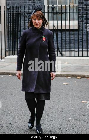 Downing Street, Londres, Royaume-Uni. 10 novembre 2024. Rachel Reeves, chancelière de l'Échiquier du Royaume-Uni, députée Leeds West et Pudsey. Des politiciens, y compris d'anciens premiers ministres, sont vus marcher dans Downing Street en route pour assister à la cérémonie du dimanche du souvenir à Whitehall à Westminster. Crédit : Imageplotter/Alamy Live News Banque D'Images