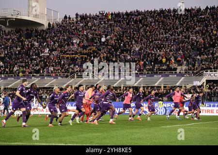 Firenze, Italie. 10 novembre 2024. Les joueurs de Fiorentina célèbrent la victoire à la fin du match de Serie A Enilive 2024/2025 entre Fiorentina et Vérone - Serie A Enilive au stade Artemio franchi - Sport, Football - Florence, Italie - dimanche 10 novembre 2024 (photo Massimo Paolone/LaPresse) crédit : LaPresse/Alamy Live News Banque D'Images