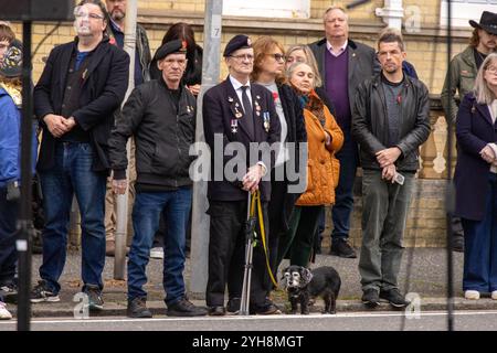Mémorial de la guerre, Grand Parade, Hove, ville de Brighton et Hove, East Sussex, Royaume-Uni. Dimanche du souvenir, Brighton. Le dimanche du souvenir est organisé au Royaume-Uni comme une journée commémorant la contribution des militaires et civils britanniques et du Commonwealth, hommes et femmes, aux deux guerres mondiales et aux conflits ultérieurs. Il a lieu le deuxième dimanche de novembre. 10 novembre 2024. David Smith/Alamy News Banque D'Images