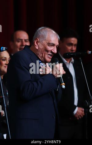 Mexico, Mexique. 10 novembre 2024. Martín Urieta, auteur-compositeur-interprète mexicain, s’exprimant lors du premier Congrès mondial Mariachi au Teatro Esperanza Iris. Le 9 novembre 2024 à Mexico, Mexique. (Photo de Carlos Santiago/ crédit : Eyepix Group/Alamy Live News Banque D'Images