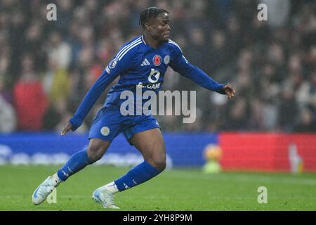 Manchester, Royaume-Uni. 10 novembre 2024. Abdul Fatawu de Leicester City lors du match de premier League Manchester United vs Leicester City à Old Trafford, Manchester, Royaume-Uni, le 10 novembre 2024 (photo de Craig Thomas/News images) à Manchester, Royaume-Uni le 11/10/2024. (Photo de Craig Thomas/News images/SIPA USA) crédit : SIPA USA/Alamy Live News Banque D'Images