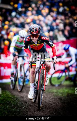 Lokeren, Belgique. 10 novembre 2024. Le belge Eli Iserbyt photographié en action lors de la course d'élite masculine du cyclocross 'Rapencross' à Lokeren, la deuxième course du X2O Badkamers Trophy, dimanche 10 novembre 2024. BELGA PHOTO JASPER JACOBS crédit : Belga News Agency/Alamy Live News Banque D'Images