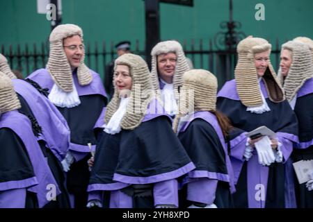 Juges de circuit (des tribunaux de comté ou de la Crown court) vus pendant l'événement. Les juges et les membres de la profession juridique au Royaume-Uni quittent l'abbaye de Westminster après un service pour marquer le début de l'année juridique en Angleterre et au pays de Galles. Banque D'Images