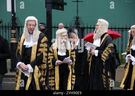 Royaume-Uni. 1er octobre 2024. Lord and Lady Justices of Appeal en robe judiciaire complète vu arriver à la Chambre des lords. Les juges et les membres de la profession juridique au Royaume-Uni quittent l'abbaye de Westminster après un service pour marquer le début de l'année juridique en Angleterre et au pays de Galles. (Crédit image : © Ian Davidson/SOPA images via ZUMA Press Wire) USAGE ÉDITORIAL SEULEMENT! Non destiné à UN USAGE commercial ! Banque D'Images