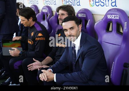 Firenze, Italie. 10 novembre 2024. L'entraîneur-chef de Fiorentina, Raffaele Palladino, regarde le match Serie A Enilive 2024/2025 entre Fiorentina et Vérone - Serie A Enilive au stade Artemio franchi - Sport, Football - Florence, Italie - dimanche 10 novembre 2024 (photo Massimo Paolone/LaPresse) crédit : LaPresse/Alamy Live News Banque D'Images