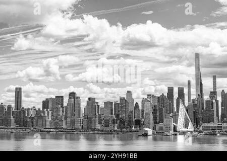 New York City, États-Unis - 05 mai 2023 : les merveilles architecturales des gratte-ciel de Manhattan créent un paysage urbain inoubliable Banque D'Images