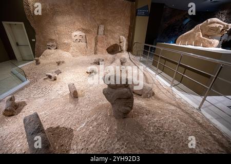 Artefacts du site néolithique de Göbeklitepe, 11 000 av. J.-C., Musée Urfa Turkiye Banque D'Images