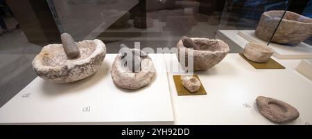 Mortiers néolithiques Anceint de Göbeklitepe, Nevali Çori et Akarçay Tepe, Musée Urfa Turkiye Banque D'Images