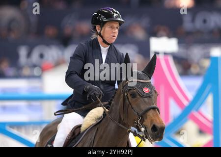 Vérone, Italie. 10 novembre 2024. Barbara Schnieper Riding Canice en action lors du CSI5*- W Longines FEI Jumping World Cup 2024 Gran Prix présenté par KASK, à Pala Fimauto le 10 novembre 2024, Vérone, Italie. Crédit : Roberto Tommasini/Alamy Live News Banque D'Images