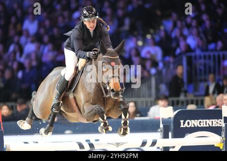 Vérone, Italie. 10 novembre 2024. Barbara Schnieper Riding Canice en action lors du CSI5*- W Longines FEI Jumping World Cup 2024 Gran Prix présenté par KASK, à Pala Fimauto le 10 novembre 2024, Vérone, Italie. Crédit : Roberto Tommasini/Alamy Live News Banque D'Images