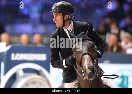 Vérone, Italie. 10 novembre 2024. Piergiorgio Bucci Riding Hantano en action lors du CSI5*- W Longines FEI Jumping World Cup 2024 Gran Prix présenté par KASK, à Pala Fimauto le 10 novembre 2024, Vérone, Italie. Crédit : Roberto Tommasini/Alamy Live News Banque D'Images