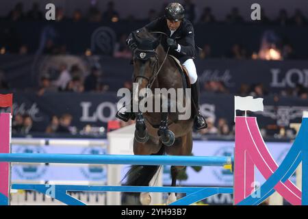 Vérone, Italie. 10 novembre 2024. Piergiorgio Bucci Riding Hantano en action lors du CSI5*- W Longines FEI Jumping World Cup 2024 Gran Prix présenté par KASK, à Pala Fimauto le 10 novembre 2024, Vérone, Italie. Crédit : Roberto Tommasini/Alamy Live News Banque D'Images