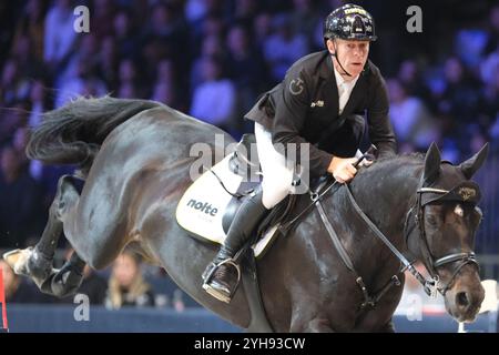 Vérone, Italie. 10 novembre 2024. Marcus Ehning Riding Coolio 42en action lors du CSI5*- W Longines FEI Jumping World Cup 2024 Gran Prix présenté par KASK, à Pala Fimauto le 10 novembre 2024, Vérone, Italie. Crédit : Roberto Tommasini/Alamy Live News Banque D'Images