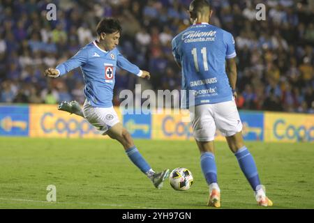 Mexico, Ciudad de Mexico, Mexique. 9 novembre 2024. Alexis Gutiérrez #14 de Cruz Azul tire le ballon contre Tigres de la UANL lors du 17ème tour du Torneo de Apertura 2024 Liga MX à Estadio Ciudad de los Deportes. Score final 1 Tigres 1- 1Cruz Azul. Le 9 novembre 2024 à Mexico, Mexique. (Crédit image : © Ismael Rosas/eyepix via ZUMA Press Wire) USAGE ÉDITORIAL SEULEMENT! Non destiné à UN USAGE commercial ! Banque D'Images