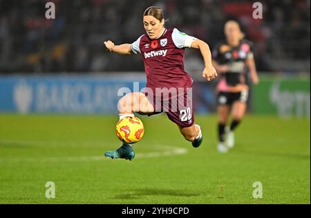 Dagenham, Royaume-Uni. 10 novembre 2024. Super League pour femme. West Ham V Leicester City. Chigwell construction Stadium. Dagenham. Katrina Gorry (West Ham) lors du match de Super League Womens de West Ham V Leicester City Barclays au Chigwell construction Stadium, Dagenham. Crédit : Sport in Pictures/Alamy Live News Banque D'Images