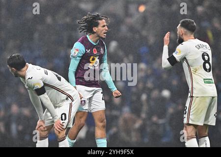 Burnley, Royaume-Uni. 10 novembre 2024. Hannibal Mejbri de Burnley célèbre l'attribution tardive de pénalité de Burnley lors du match du Sky Bet Championship Burnley vs Swansea City à Turf Moor, Burnley, Royaume-Uni, le 10 novembre 2024 (photo par Cody Froggatt/News images) à Burnley, Royaume-Uni le 11/10/2024. (Photo de Cody Froggatt/News images/Sipa USA) crédit : Sipa USA/Alamy Live News Banque D'Images