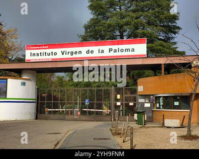 9, novembre 2024 ; Madrid, Espagne. Institut de formation professionnelle situé à côté de la Dehesa de la Villa à Madrid. Banque D'Images