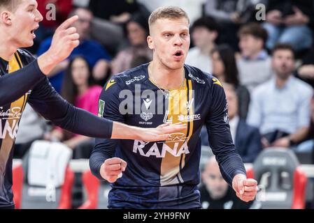 Exultation de Donovan Dzavoronok - Rana Verona lors de Itas Trentino vs Rana Verona, match de Superligue italienne de volleyball Serie A Men à trente, Italie, le 10 novembre 2024 Banque D'Images