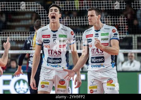 Exultation d'Alessandro Michieletto et Jan Kozamernik - Itas Trentino lors de Itas Trentino vs Rana Verona, match de Superligue italienne de volleyball Serie A hommes à trente, Italie, le 10 novembre 2024 Banque D'Images