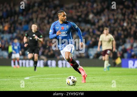 Glasgow, Royaume-Uni. 10 novembre 2024. Les Rangers ont joué Heart of Midlothian (Hearts) dans le championnat écossais au Ibrox Stadium, Glasgow, Écosse, Royaume-Uni. Le score final était Rangers 1 - 0 Hearts. Le but des Rangers a été marqué par Cyriel Dessers (Rangers 9) en 6 minutes. Crédit : Findlay/Alamy Live News Banque D'Images