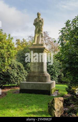 Statue dans le centre-ville de Southampton de Henry Temple, troisième vicomte Palmerston, premier ministre à deux reprises et fondateur du parti parlementaire libéral. Banque D'Images