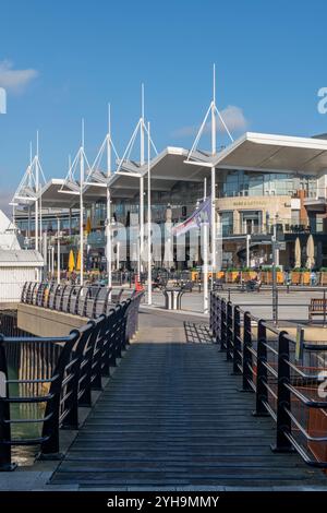 gunwharf Quays centre commercial sur le front de mer à Portsmouth, Hampshire, Royaume-Uni Banque D'Images