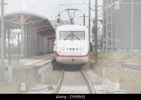 ICE - train à Emden-Allemagne Banque D'Images