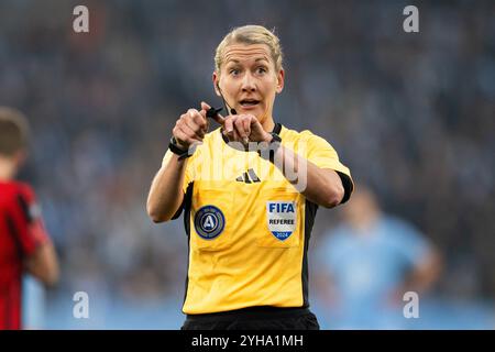 Malmoe, Suède. 10 novembre 2024. Arbitre Tess Olofsson vu lors du match Allsvenskan entre Malmoe FF et Brommapojkarna à Eleda Stadion à Malmoe crédit : Gonzales photo/Alamy Live News Banque D'Images