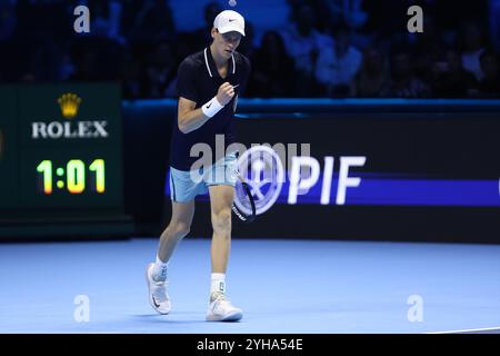 Turin, Italie. 10 novembre 2024. Jannik Sinner d'Italie célèbre lors du match en simple Round Robin entre Jannik Sinner d'Italie et Alex de Minaur d'Australie le premier jour de la finale du Nitto ATP World Tour. Crédit : Marco Canoniero/Alamy Live News Banque D'Images