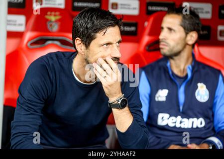 Portugal. 10 novembre 2024. Vítor Bruno entraîneur-chef du FC Porto lors du match Liga Portugal Betclic entre SL Benfica et FC Porto à l'Estadio da Luz le 10 novembre 2024 à Lisbonne, Portugal. Liga Portugal Betclic - SL Benfica vs FC Porto (Valter Gouveia/SPP) crédit : SPP Sport Press photo. /Alamy Live News Banque D'Images