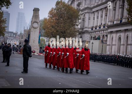 Londres, Royaume-Uni. 10 novembre 2024. La marche militaire pendant la parade des cénotaphes du jour du souvenir 2024. Le dimanche 10 novembre, le Service national du souvenir a eu lieu au cénotaphe de Whitehall, à Londres. À partir de 11h, le service commémorait la contribution des militaires et civils britanniques et du Commonwealth, hommes et femmes impliqués dans les deux guerres mondiales et les conflits ultérieurs. (Crédit image : © Loredana Sangiuliano/SOPA images via ZUMA Press Wire) USAGE ÉDITORIAL SEULEMENT! Non destiné à UN USAGE commercial ! Banque D'Images