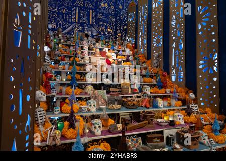 Un autel communautaire en célébration de Dia de los Muertos à la Fundación Casa de México en España à Madrid, Espagne. Banque D'Images