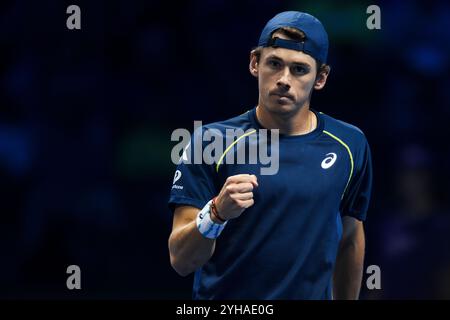 Turin, Italie. 10 novembre 2024. Alex de Minaur, de l'Australie, célèbre lors de son match en simple à la ronde contre Jannik Sinner, de l'Italie, lors de la première journée des finales ATP de Nitto. Jannik Sinner a gagné le match 6-3, 6-4. Crédit : Nicolò Campo/Alamy Live News Banque D'Images