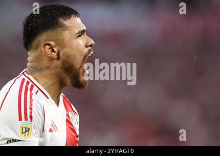 Buenos Aires, Argentine. 10 novembre 2024. Paulo Diaz, défenseur chilien de River plate, célèbre son troisième but contre Barracas Central lors du match 'Cesar Luis Menotti' du tournoi de football professionnel argentin 2024 au stade El Monumental de Buenos Aires, le 10 novembre 2024. Crédit : Alejandro Pagni/Alamy Live News Banque D'Images