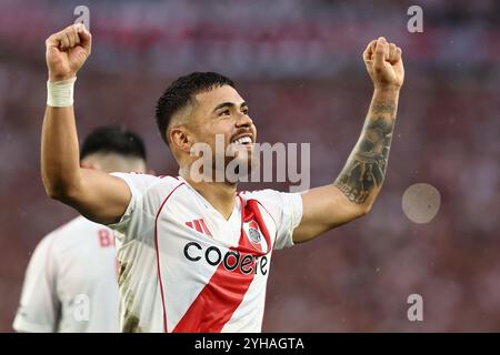 Buenos Aires, Argentine. 10 novembre 2024. Paulo Diaz, défenseur chilien de River plate, célèbre son troisième but contre Barracas Central lors du match 'Cesar Luis Menotti' du tournoi de football professionnel argentin 2024 au stade El Monumental de Buenos Aires, le 10 novembre 2024. Crédit : Alejandro Pagni/Alamy Live News Banque D'Images