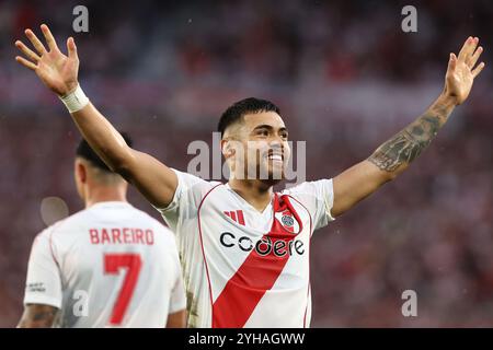 Buenos Aires, Argentine. 10 novembre 2024. Paulo Diaz, défenseur chilien de River plate, célèbre son troisième but contre Barracas Central lors du match 'Cesar Luis Menotti' du tournoi de football professionnel argentin 2024 au stade El Monumental de Buenos Aires, le 10 novembre 2024. Crédit : Alejandro Pagni/Alamy Live News Banque D'Images