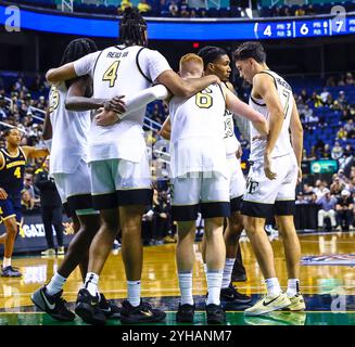 Lawrence First Horizon Arena. 10 novembre 2024. Réveillez le caucus de l'équipe. Match de basket-ball NCAA entre l'Université du Michigan et l'Université Wake Forest au Lawrence First Horizon Arena. Greensboro NC David Beach/CSM/Alamy Live News Banque D'Images